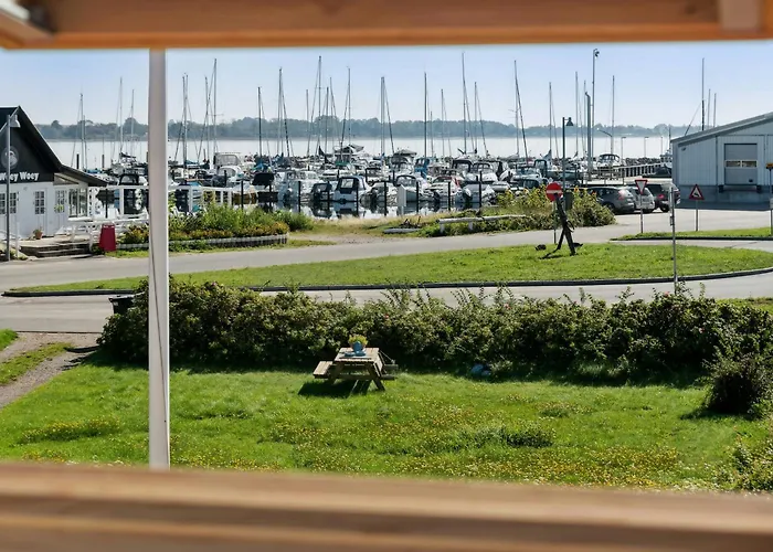 Feriehus With Nostalgic Fisherman's House Vibe